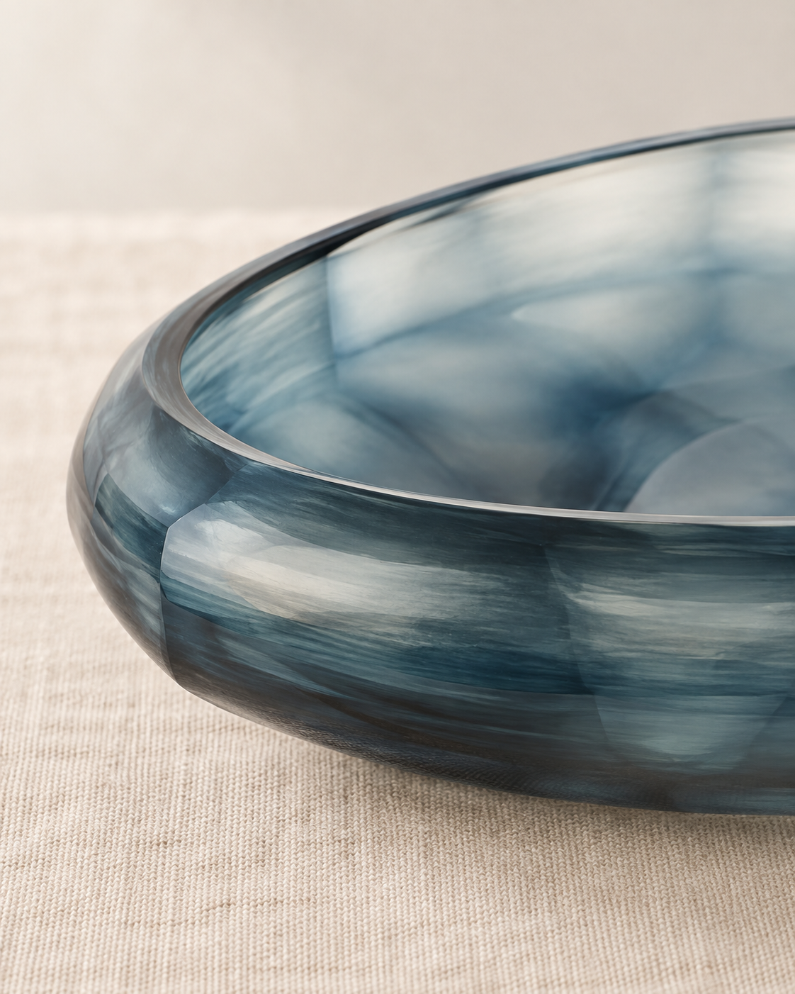 Boccioni Schale, Glas, rauchblau, H 6cm, 30x20 cm