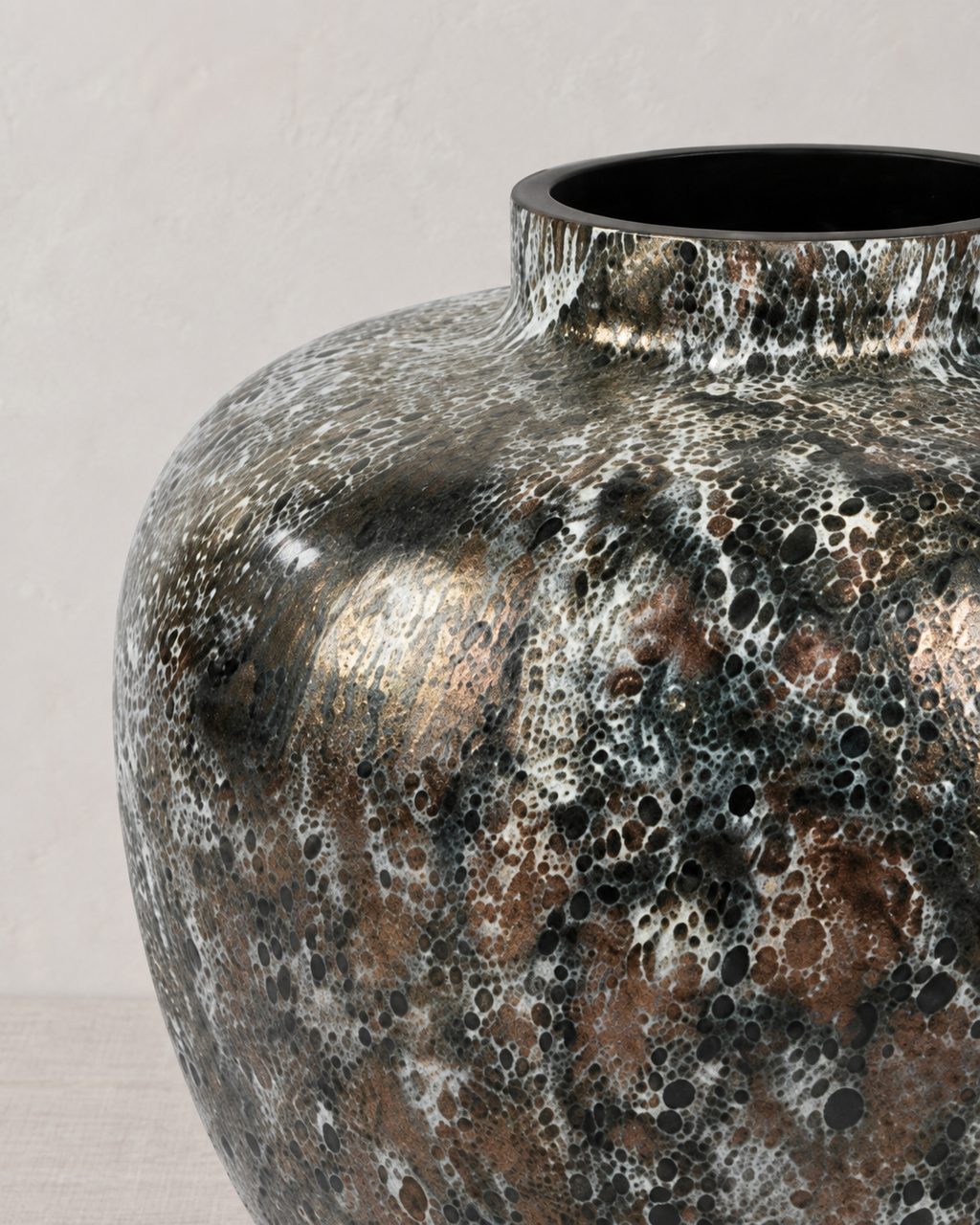 Paomo Vase schwarz weiß kupfer